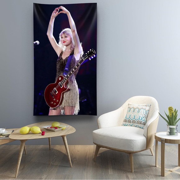 Taylor Swift Bundle Includes Wall Tapestry, Collage Kit & Makeup Bag New Product - Picture 5 of 9